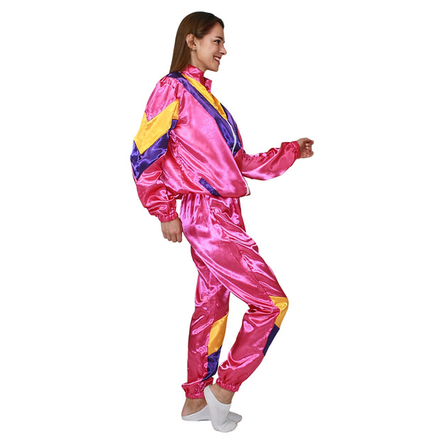 80-to gadu stila rozā sporta kostīms