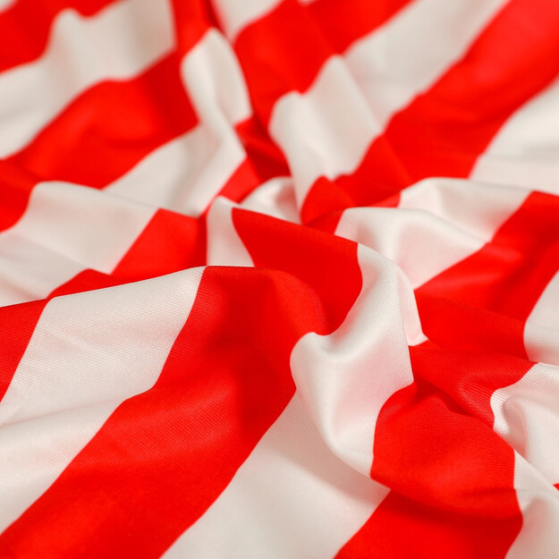 Tyylikäs Wally-asu naisille: Eroa joukosta raidoilla!