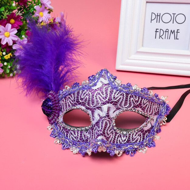 Lumoavat Naamiaismaskit: Paljasta Mysteeri ja Eleganssi